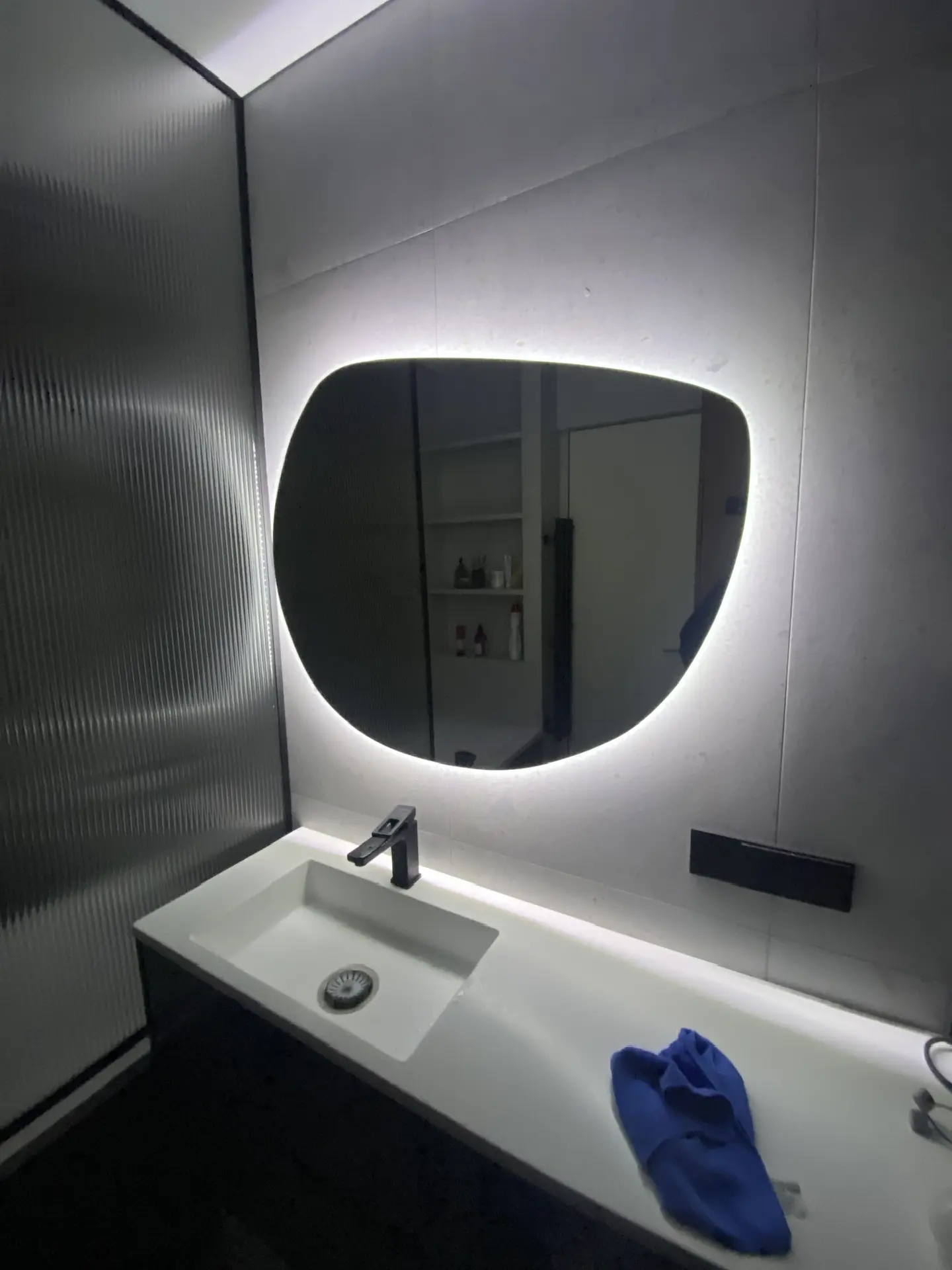 Зеркало с LED-подсветкой